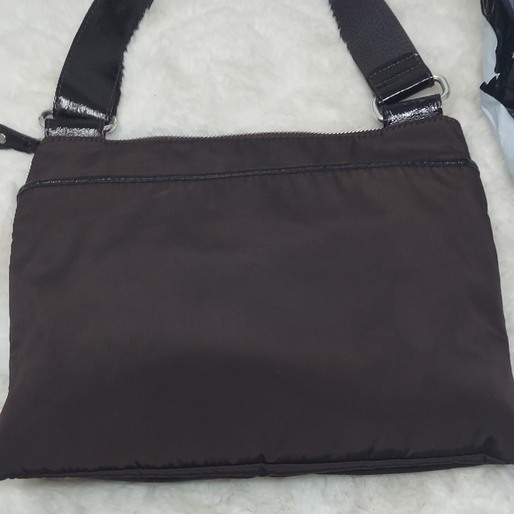 Brighton Brown Messenger Bag with Adjustable Strap and Multi-Functional Design - Picture 6 of 9